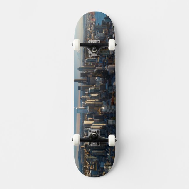 Luftaufnahme der Seattle-Stadt-Skyline Skateboard (Vorderseite)