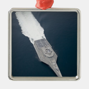 Luftaufnahme des Küstenkampfschiffs Ornament Aus Metall