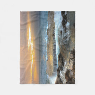 Luftaufnahme Fotografie von Rocky Shore Fleecedecke