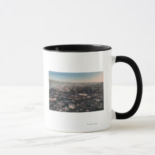 Luftaufnahme von Ufergegend und von Stadt Tasse