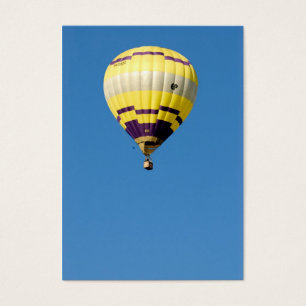 Luftballon in blauem Himmel