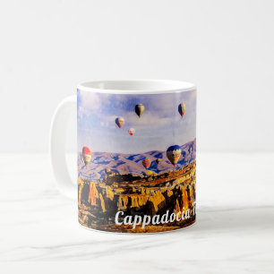 Luftballons fliegen.  Kappadokien, Türkei. Kaffeetasse