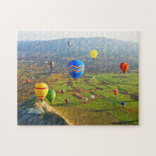 Luftballons oberhalb des Jigsaw-Puzzles Puzzle