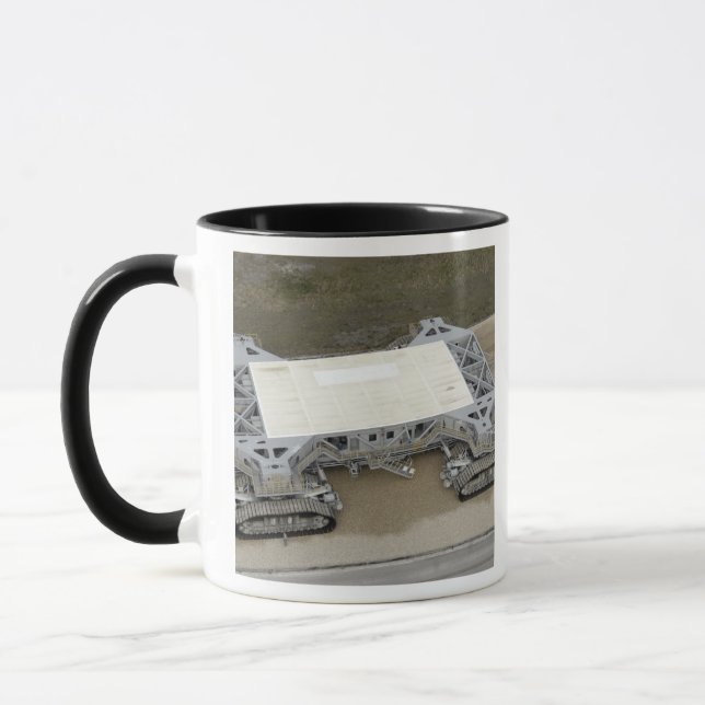 Luftbild des Raupentransporters Tasse (Links)