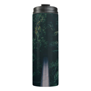 LUFTBILDfotografie EINER HÄNGEBRÜCKE NAHE BÄUMEN Thermosbecher