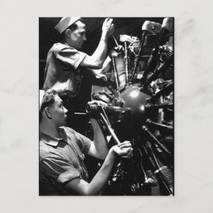 Luftfahrtmachinisten paaren sich auf dem Bild der  Postkarte