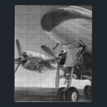 Luftfahrtzeichen Puzzle<br><div class="desc">Luftfahrtsymbol II von Ethan Harper. Enthält ein Schwarzweißbild eines nahen Flugzeug.</div>