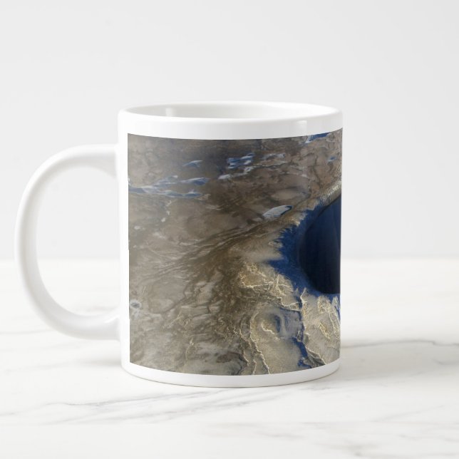 Luftschiff Pingualuit Krater, Quebec, Kanada. Jumbo-Tasse (Links)