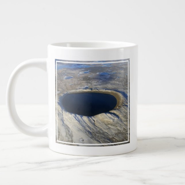 Luftschiff Pingualuit Krater, Quebec, Kanada. Jumbo-Tasse (Links)
