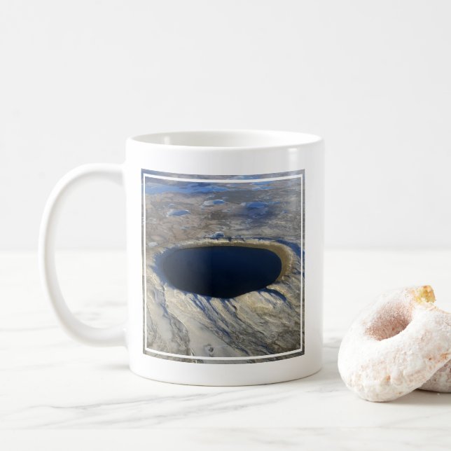 Luftschiff Pingualuit Krater, Quebec, Kanada. Kaffeetasse (Mit Donut)