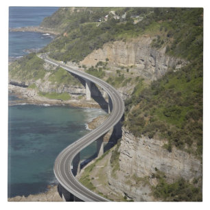 Luftsicht auf Sea Cliff Bridge in der Nähe von Wo Fliese