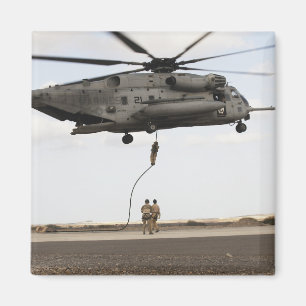 Luftwaffe pararescuemen leiten einen Kampfeinsatz Magnet