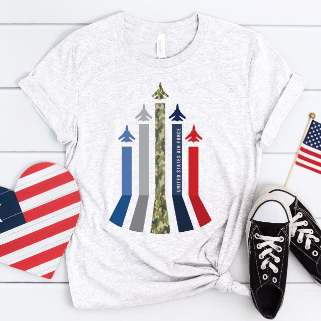 Luftwaffenbildung für Militärjet T-Shirt (Ash heather gray USA Air Force fighter jet flight formation patriotic red white  blue camo t-shirt )