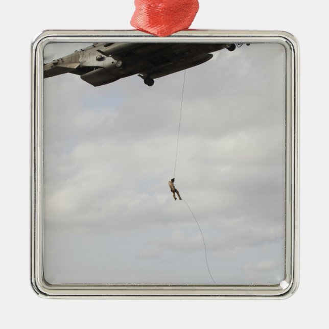 Luftwaffenparareskuemen führen Kampfeinsatz 2 Silbernes Ornament (Vorne)