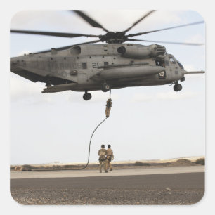 Luftwaffenparareskuemen führen Kampfeinsatz 3 Quadratischer Aufkleber