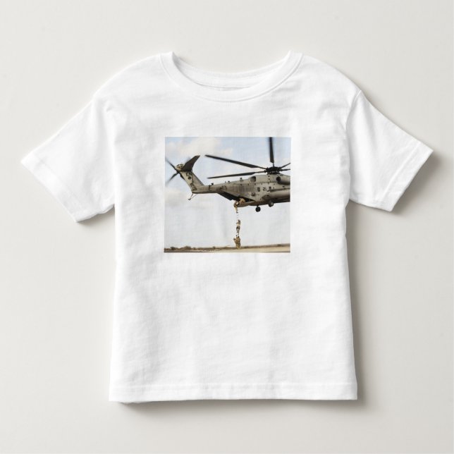 Luftwaffenparareskuemen führen Kampfeinsatz 4 Kleinkind T-shirt (Vorderseite)