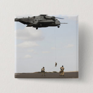 Luftwaffenparareskuemen führen Kampfeinsatz durch Button