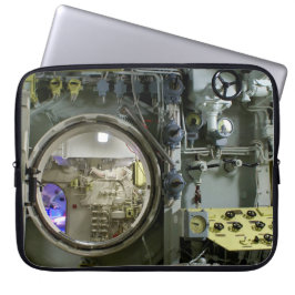 Luke auf einem alten Retro-U-Boot Laptopschutzhülle