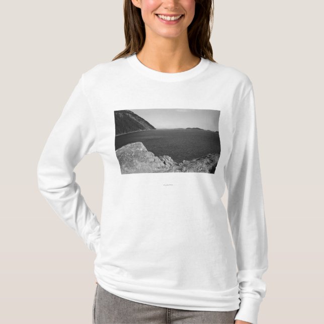 Lummi Insel, WA - Ansicht von Lummi Felsen T-Shirt (Vorderseite)