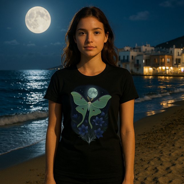 Luna Moth & Flowers In Moonlight T-Shirt (Von Creator hochgeladen)
