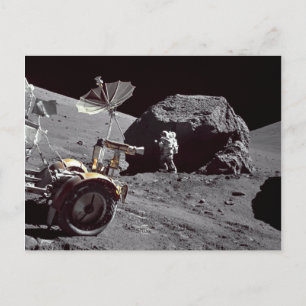 Lunar Boulder Postkarte