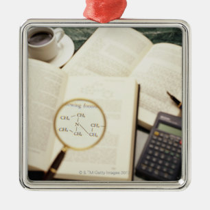 Lupe, die molekulares Diagramm vergrößert Ornament Aus Metall