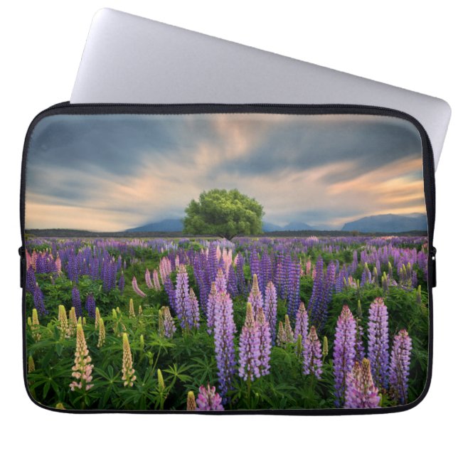 Lupine-Feld in Neuseeland Laptopschutzhülle (Vorderseite)