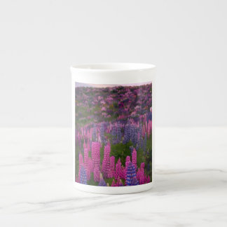 Lupinen-Blumenfeld Natur-Ästhetikdruck auf Dema Prozellantasse