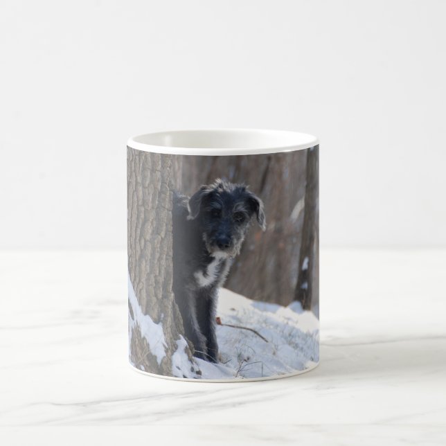 Lurcher hinter einem Baum - Tasse (Mittel)