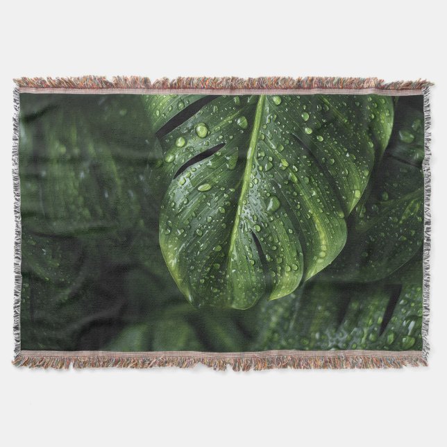 Lush Monstera Leaves with Morning Dew Drops Decke (Vorderseite)