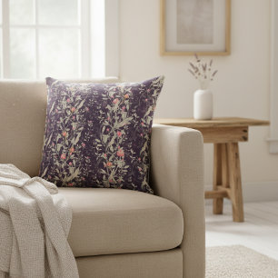 Lush Noir Garden: Rose und Tulips für Wasserfarben Kissen