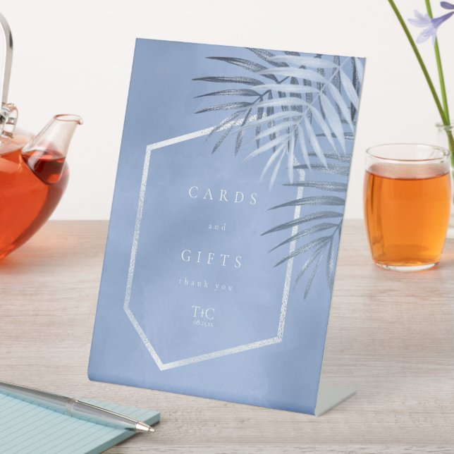 Lush Palm Leaf Cards & Gifts Windsor Blue ID956 Sockelschild (In Situ)