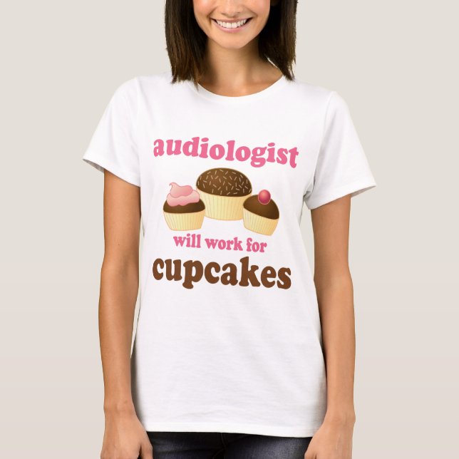 Lustig arbeitet für Kuchen-Audiologen T-Shirt (Vorderseite)