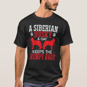 Lustig Ein Sibirischer Husky am Tag hält den Mürri T-Shirt
