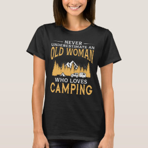 Lustig eine alte Frau die Liebe-Camping T-Shirt