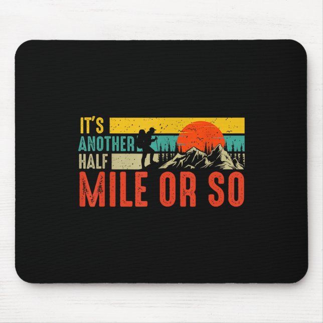 Lustig Es Ist Noch Ein Halber Kilometer Oder So Wa Mousepad (Vorne)