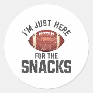 Lustig ich bin hier nur wegen der Snacks Fußll 2  Runder Aufkleber