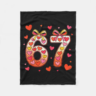 Lustige 67-Meme-Valentinstag-Herzen und -Schleifen Fleecedecke