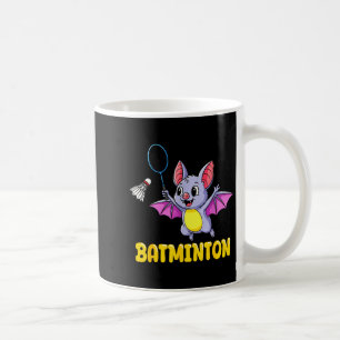 Lustige Batminton-Cartoon-Fledermaus spielt Badmin Kaffeetasse