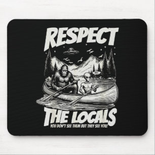 Lustige Bigfoot-Alien-Canadier-Paddel-Abenteuer  Mousepad