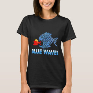 Lustige Blaue Welle 2024 Großer Fisch frisst klein T-Shirt