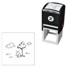 Lustige Cartoon-Hund unter Baum-Linienzeichnung