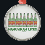 LUSTIGE CHANUKAH CHANUKKA LITES GESCHENKE SILBERNES ORNAMENT<br><div class="desc">GEBEN SIE IHREN LIEBLINGStrinkern DIESE GESCHENKE CHANUKKAS LITES,  DIE WHO JÜDISCHEN SPASS SCHÄTZEN.</div>