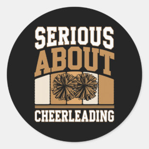 Lustige Cheerleaderin, die es mit Cheerleading ern Runder Aufkleber