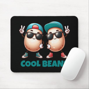 Lustige Coole Bohnen tragen Mützen und Sneaker Mousepad