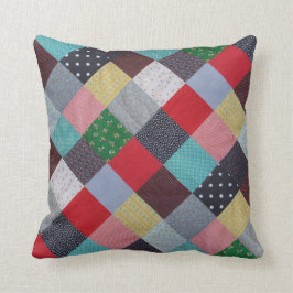 lustige Designplätze mit bunten Vintagen Patchwork Kissen