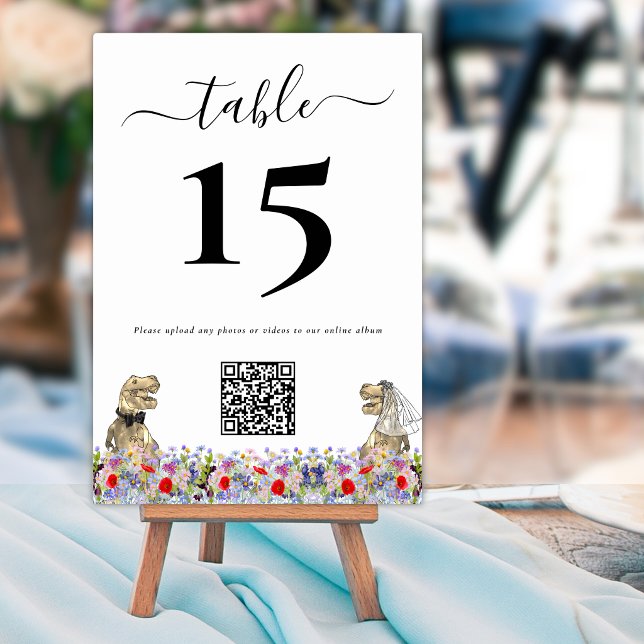 Lustige Dinosaurier-Hochzeits-QR-Code-Tischnummer Tischnummer (Funny Dinosaur bride and groom custom wedding qr code table numbers Colorful watercolor wildflowers)