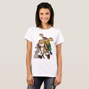 Lustige Elche, die mit Cairn-Cartoon wandern T-Shirt