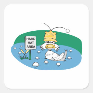 lustige Ente mit Schutzhelm, die Golfbälle vermeid Quadratischer Aufkleber