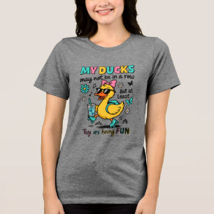Lustige Enten nicht in einer Reihe Tri-Blend Shirt